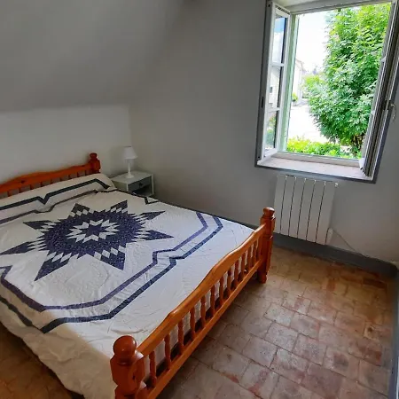 Villa La Roche-Posay, 2 Bedrooms, 4 Persons - Fr-1-541-73 Holiday home